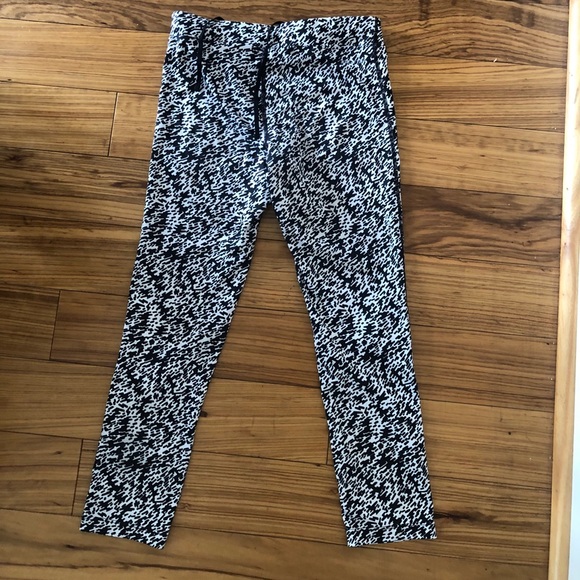 Nike Capri workout pants - Picture 1 of 4